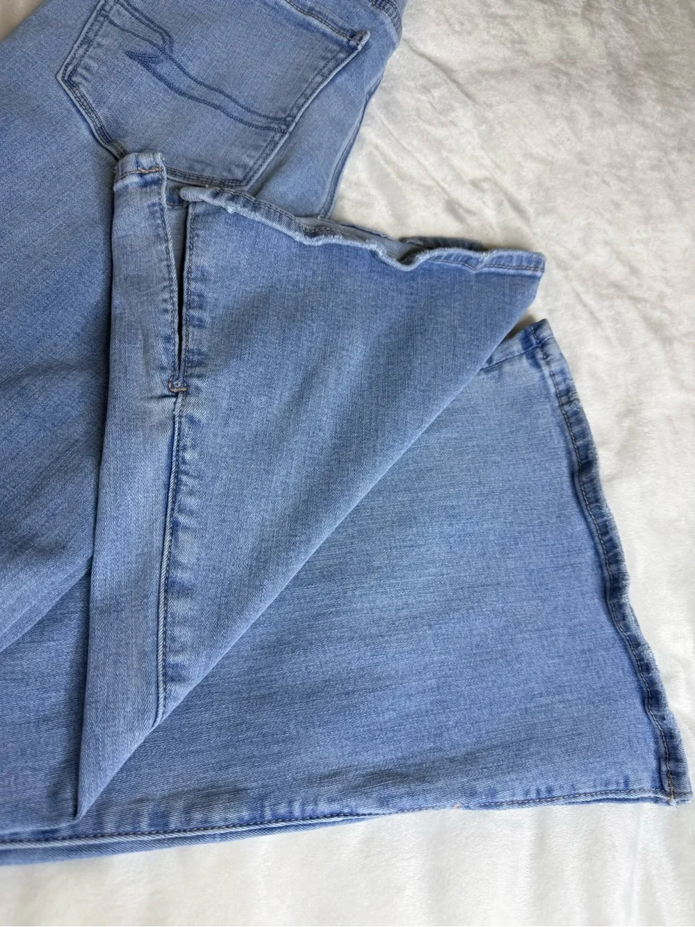 American Eagle Outfitters Light Wash High-Rise Flare Jeans - Picture 4 of 9
